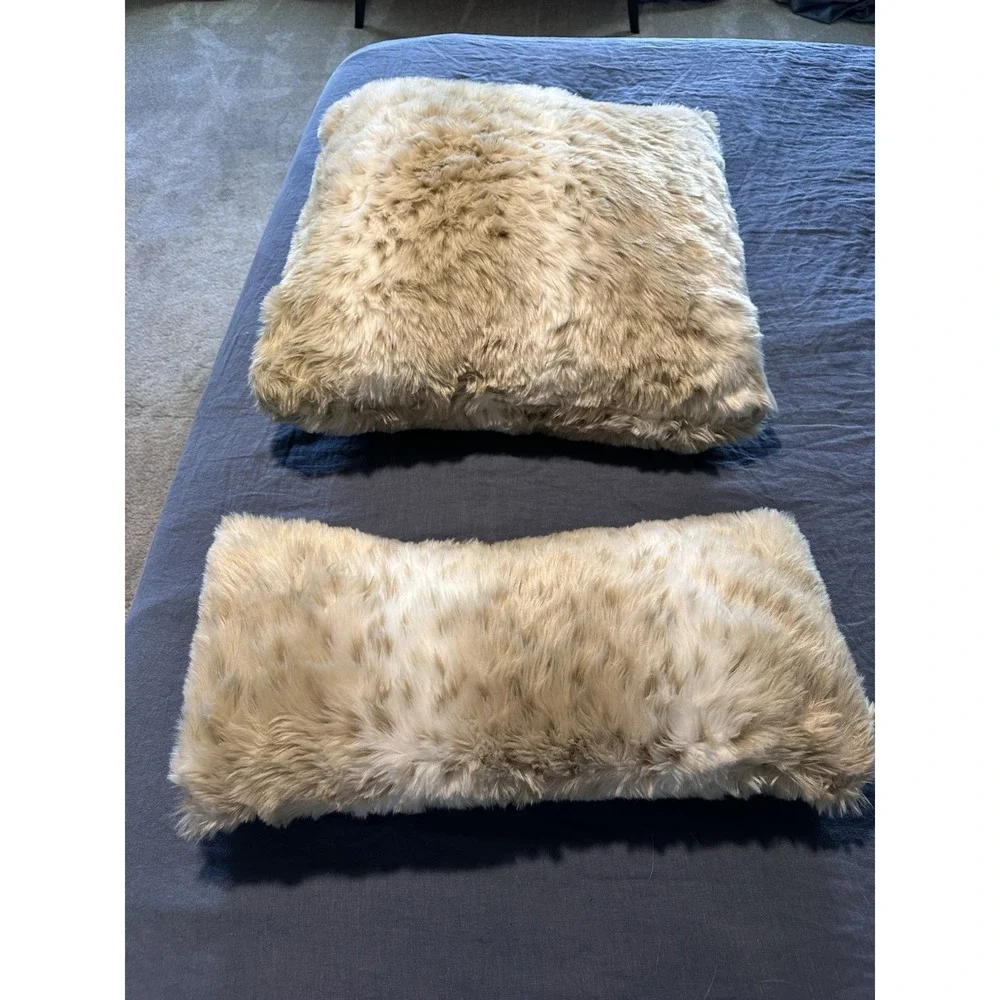 Faux Fur Snow‎ Leopard Decorative Throw Pillow Set Beige White Plush 2Pc